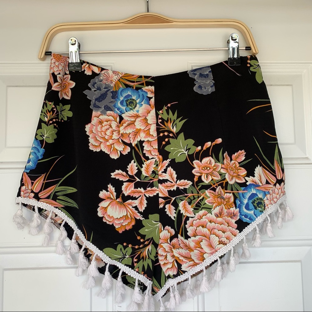 •Love & Other Things• Floral Tassel Shorts-Size M